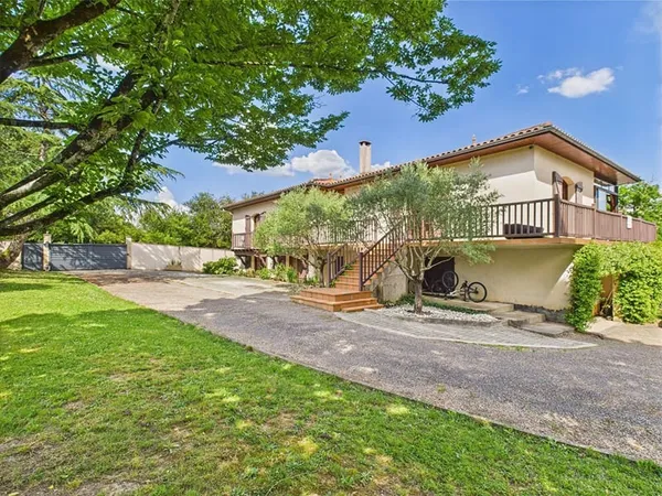 Haut Bouliac au calme maison traditionnelle de 250m2 hab avec garage de 50m2 sur parcelle de 1465m2