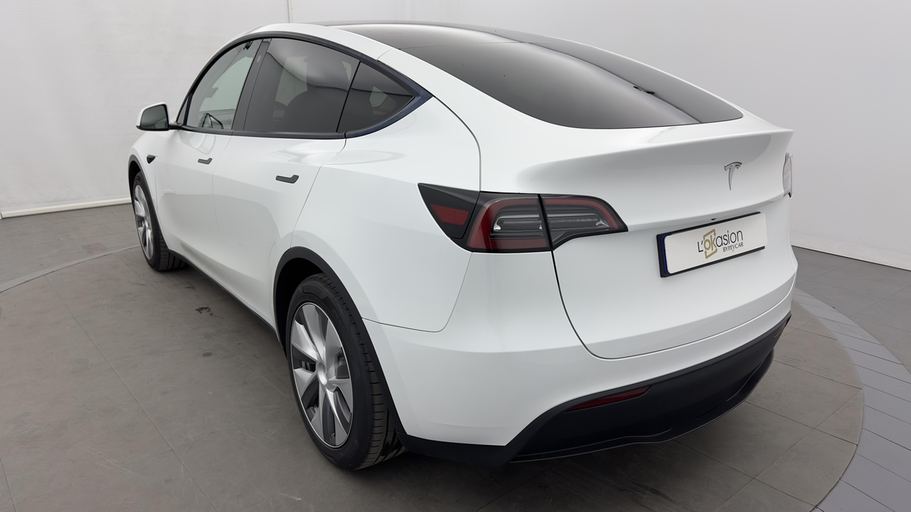 Tesla MODEL Y Standard RWD — photo 3