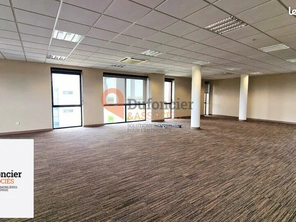 Bureaux 195 m² CHASSENEUIL DU POITOU