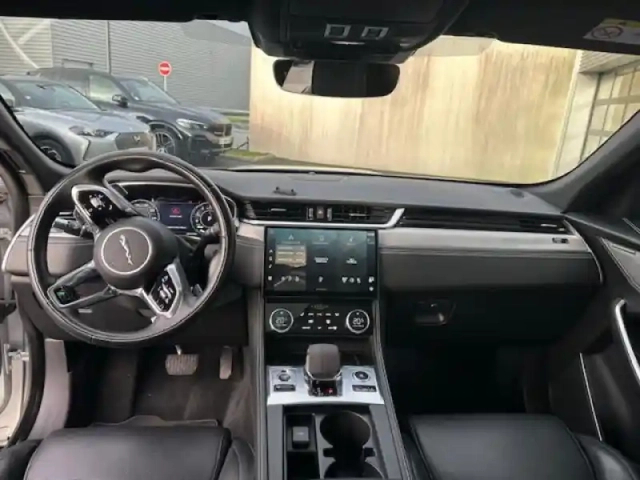 Jaguar F-Pace p400e plug-in-hybrid r-dynamic se bva8 awd — photo 7