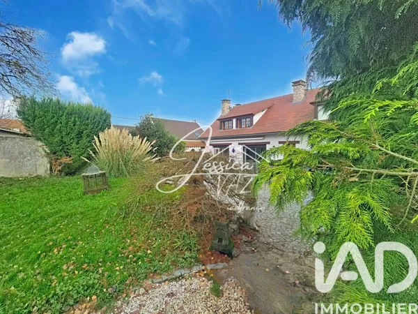 Maison 10 pièces 261 m²