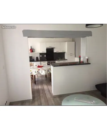 Petite maison F2 avec cour