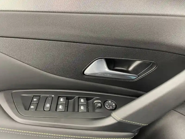 Peugeot 308 hybrid 136 e-dcs6 — photo 32