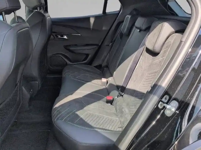 Peugeot 2008 hybrid 145 e-dcs6 — photo 12