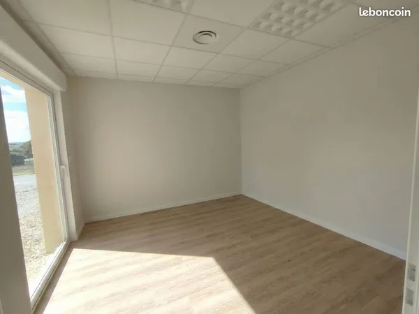 Bureau / Cabinet 11 m² à louer - Balzac