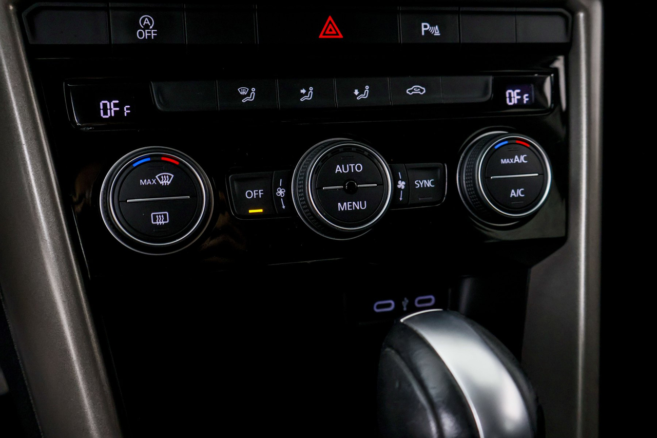 Volkswagen T-Roc — photo 24