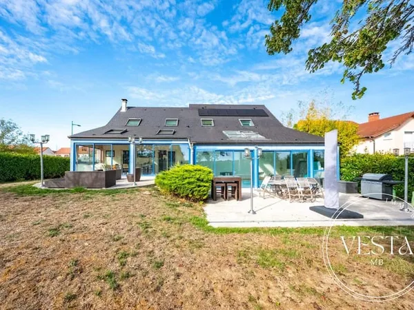 Maison 6 pièces 198 m²