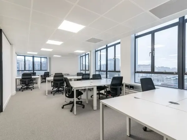 Grand espace de bureau à louer pour 26 personnes à Paris Spaces Bonne Nouvelle
