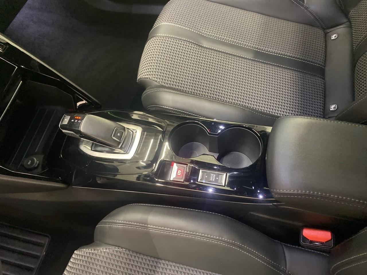 Peugeot 2008 puretech 130 s&s eat8 gt — photo 18