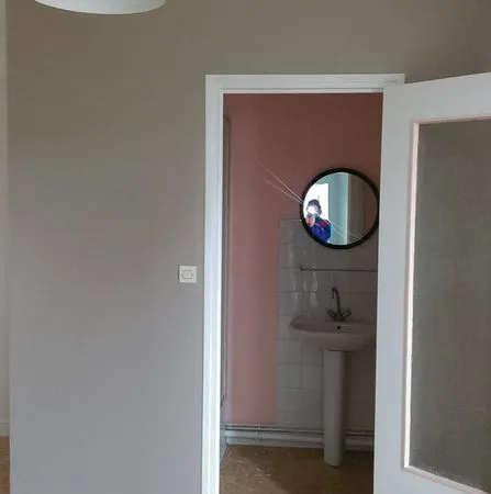 App T2 34m2 St genest D'Ambières / parking / Terrasse