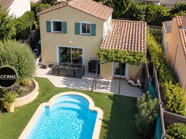 LA CIOTAT - MAISON FAMILIALE AVEC PISCINE ET BEAU POTENTIEL D?