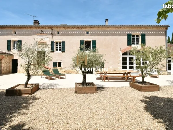 Propriété 11 pièces 373 m²