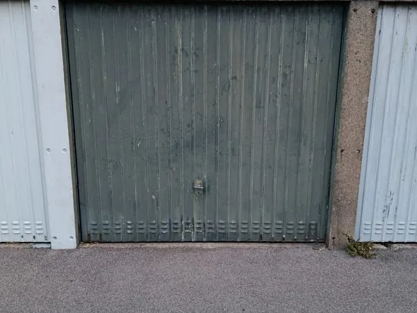 Garage fermé à vendre prix ferme