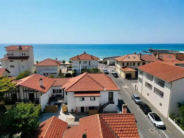 Villa 10 pièces 233 m²