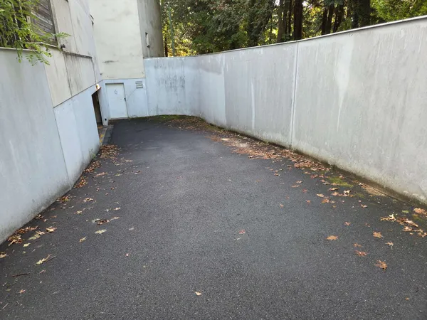 Garage/Parking