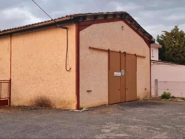 Hangar à louer