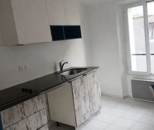 Studio / T1 rénové avec mezzanine
