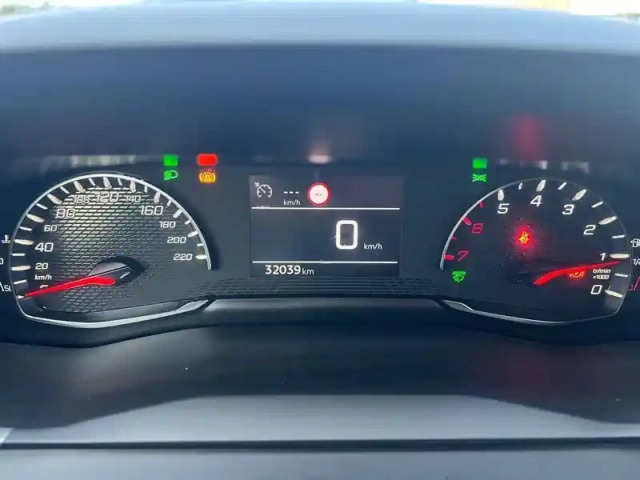 Peugeot 2008 puretech 100 s&amp;s bvm6 — photo 12
