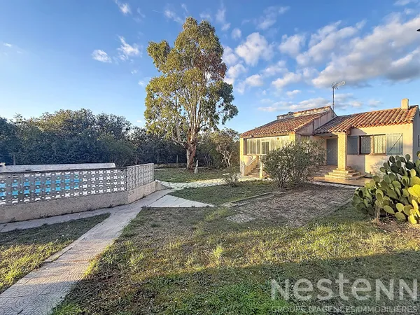 Maison 2 pièces à vendre à Saint Maximin la Sainte Baume avec piscine et grand terrain Fort potentie