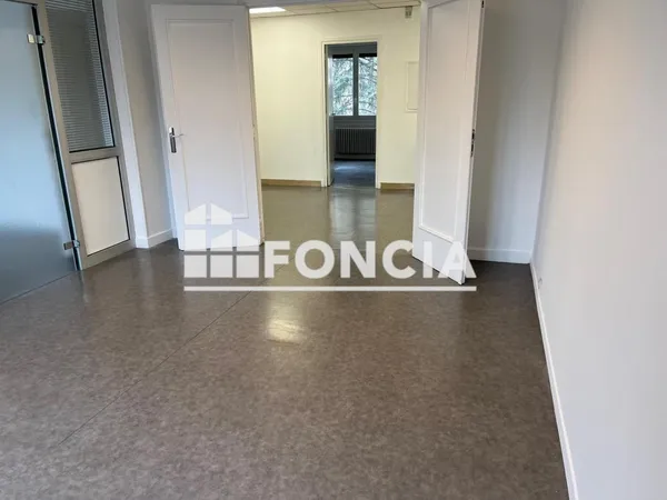 Location - Bureau - 122,02 m² - 14 400 €/an HC HT -