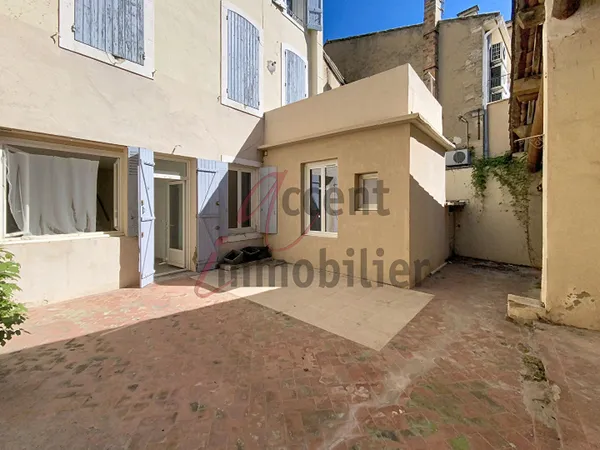 Appartement T3 de 77m² avec cour de 45m² et place de parking privative