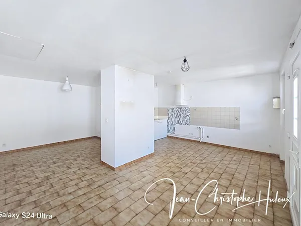 30000 NIMES - studio 37 m2 + 17 m2 aménagement combles possible