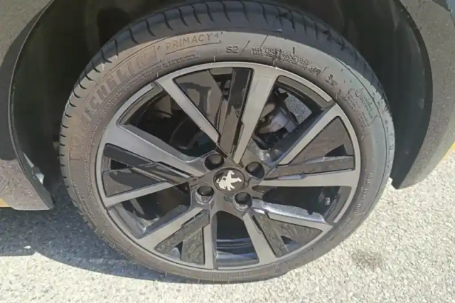 Peugeot 208 puretech 130 s&amp;s eat8 — photo 130