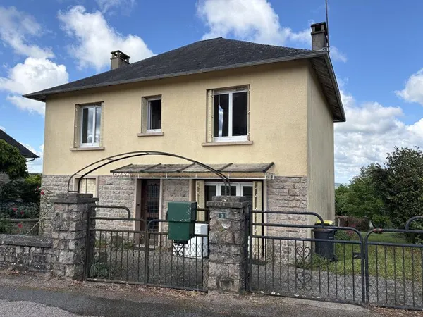 Mi-chemin Brive et Limoges, proche accès A20