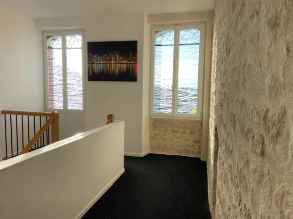 LUCON 85400 PROCHE DES COMMERCES ET LYCEES APPARTEMENT RENOVE T2/1 CHAMBRE TRES COCOONING ET COSY