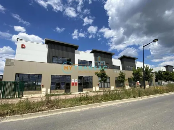 A VENDRE local d'activité de 423m² dont 101m² de bureaux d'accompagnement