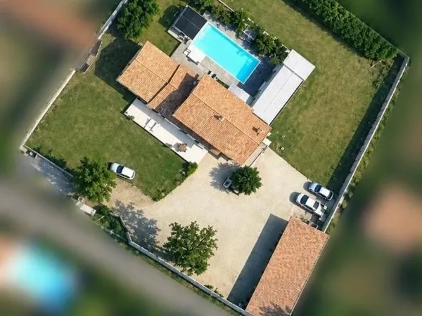 Propriété haut de gamme, piscine, jacuzzi, studio, grand garage