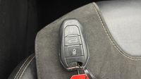 Peugeot 3008 HYBRID 225ch GT Pack e-EAT8 — photo 16