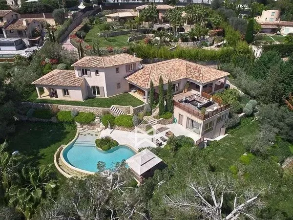 Villa 7 pièces 420 m²