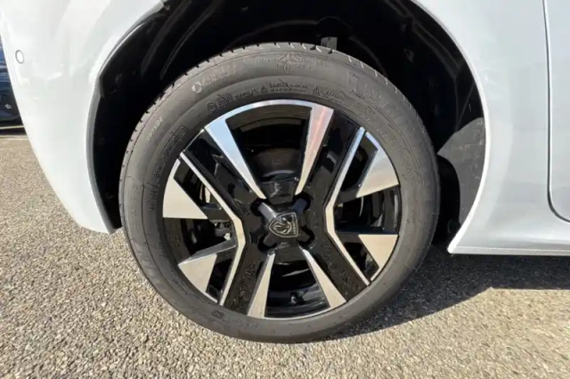 Peugeot 208 electrique 50 kwh 136ch — photo 32