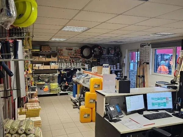 Local d'activité 575 m²