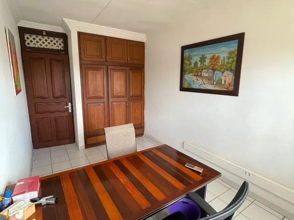 Bureau meublé 15 m² lumineux - Cayenne