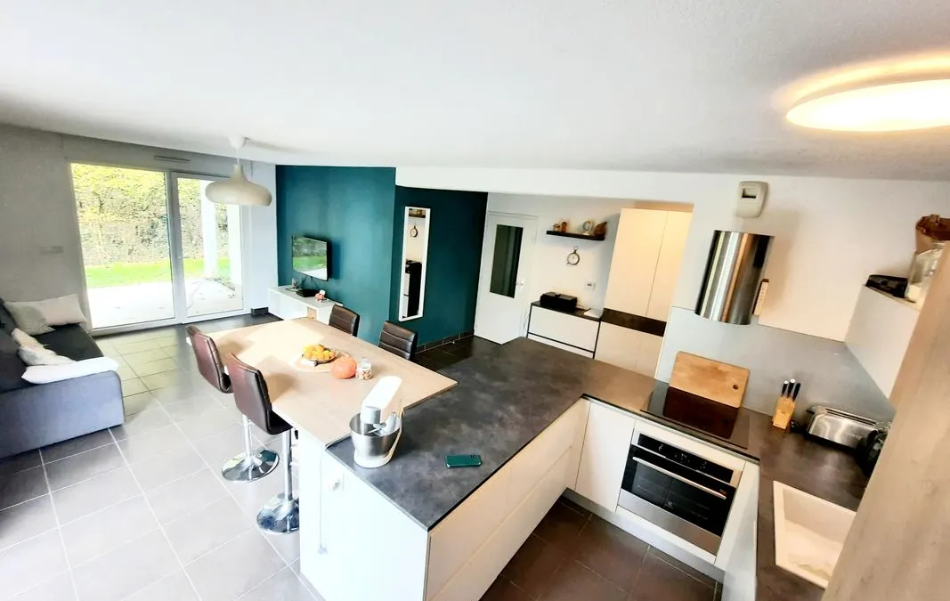 Photo 1