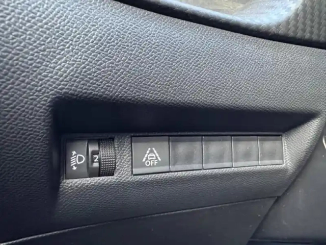 Peugeot 2008 1.2 puretech 130ch allure pack eat8 + sièges chauffants — photo 12