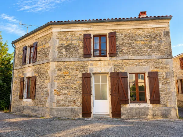SAINT MICHEL EN L'HERM (85) 10 MIN DES PLAGES AGREABLE MAISON EN PIERRE POSSIBILITE 2 GITES AVEC JAR