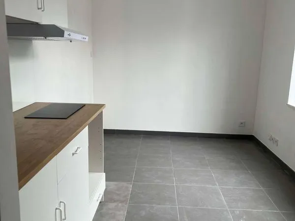 Appartement studio 2eme étages 15m² 470 charges comprises