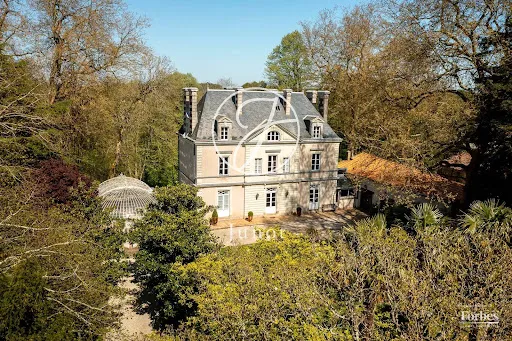 Maison 14 pièces 374 m²