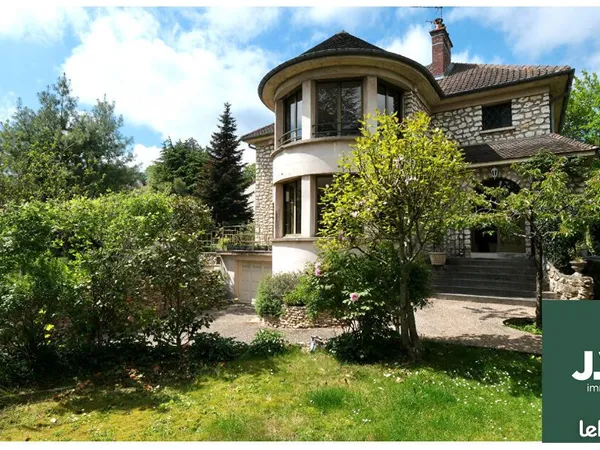 Propriété 8 pièces 204 m²