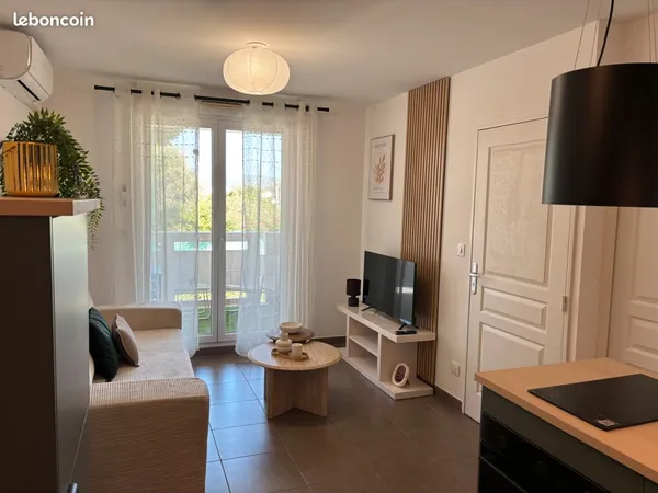 à louer - la ciotat - t2 meublé rénové 33 m² - balcon & piscine