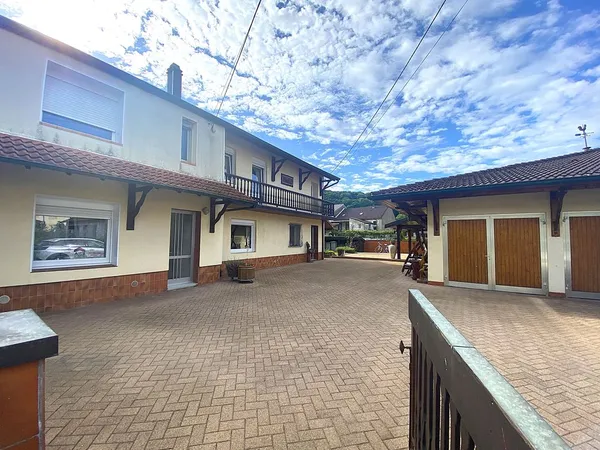 MAISON UNIFAMILIALE OU BIFAMILIALE + TERRAIN CONSTRUCTIBLE EN OPTION, À DALEM