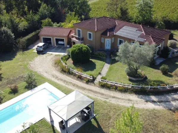 MAISON T7 - 163M2 EN CAMPAGNE AVEC TERRAIN DE 4300M2, GARAGE ET PSICINE / PROCHE CONDOM