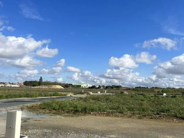 Terrain à bâtir de 400 m² à YVES (17)