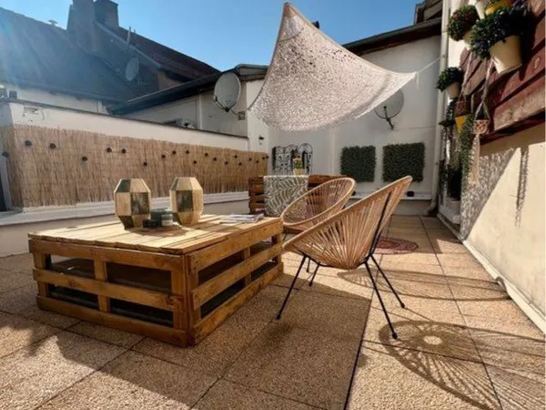 Appartement meublé 60m2 rénové + terasse de 35m2 - Centre ville