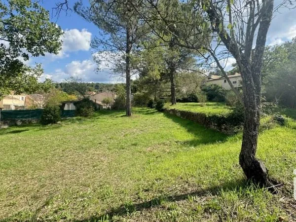 Terrain 411 m²