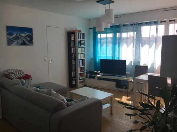 Bel appartement 2 pièces meublé dans une résidence calme de standing avec gardien