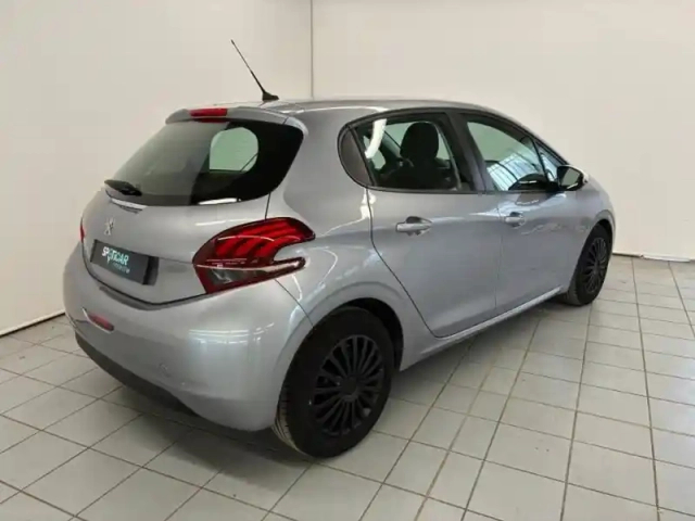 Peugeot 208 1.2 puretech 68ch e6.c like 5p — photo 4